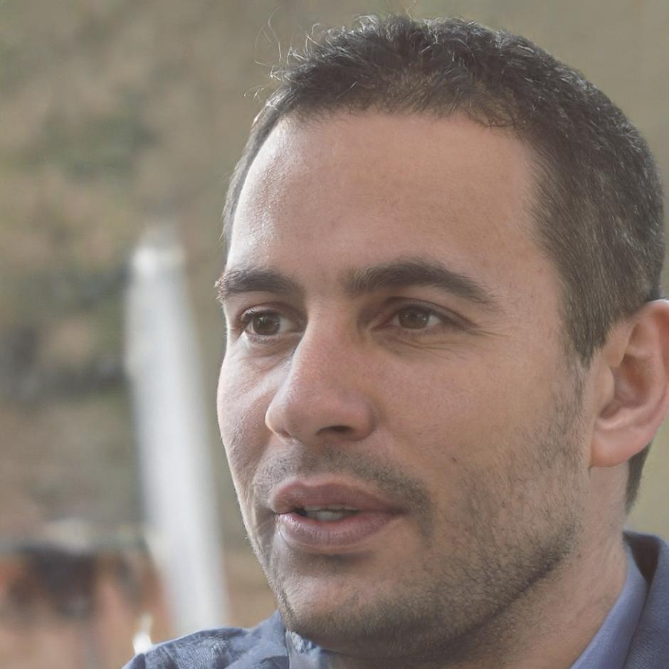 Animateur d'atelier famille lors d'une session